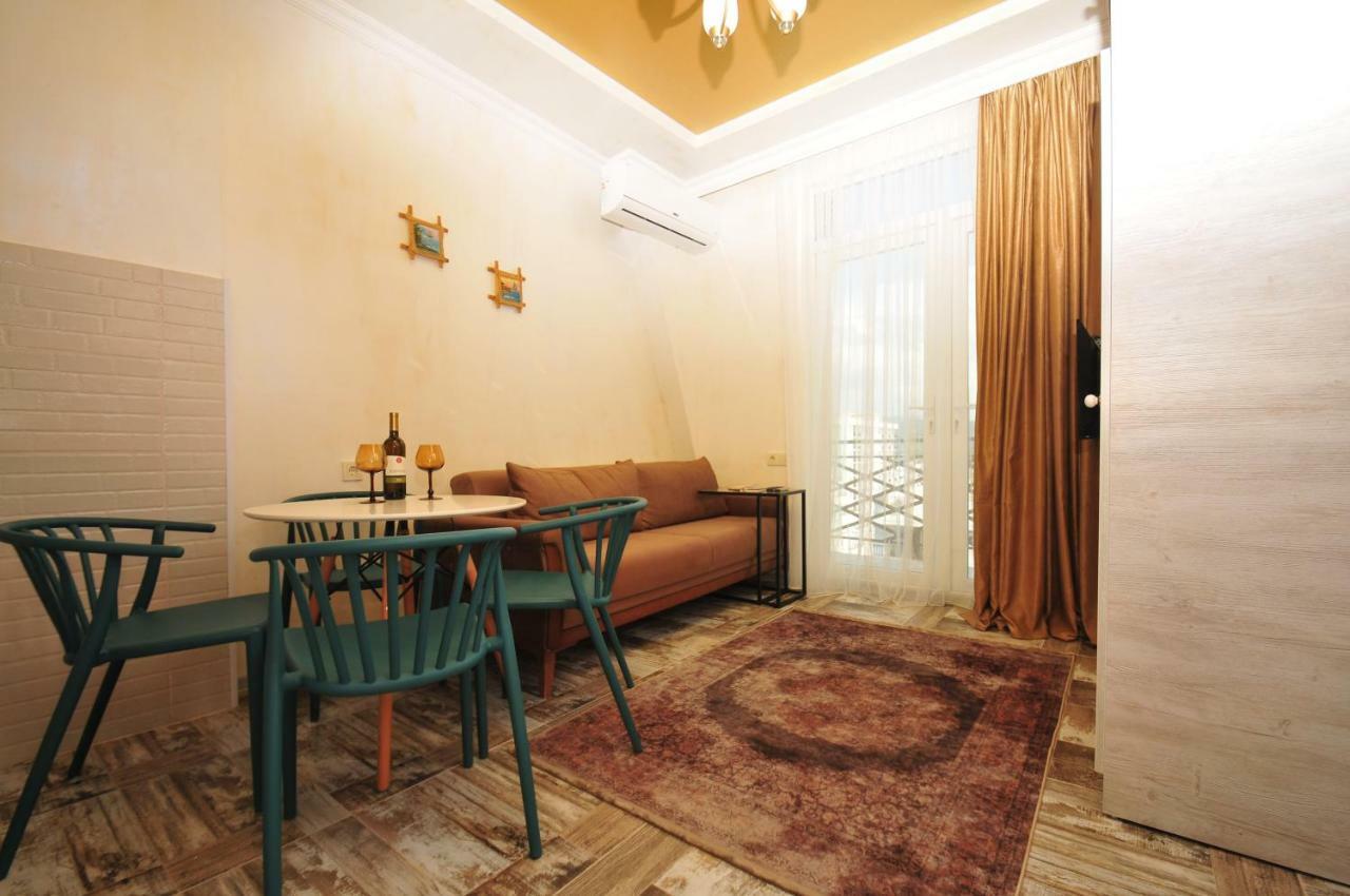 Apartments With A View Of The Trinity Holy Batumi Exterior foto